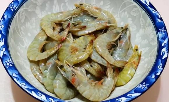 luộc tôm nước nóng hay nước lạnh, hải sản, cách luộc tôm ngon