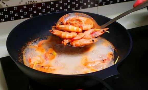 luộc tôm nước nóng hay nước lạnh, hải sản, cách luộc tôm ngon