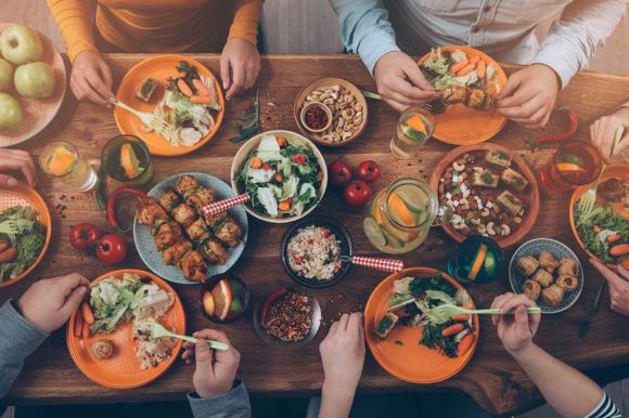 tiếp khách, cách đối xử với người đã giúp đỡ mình, tiệc tối