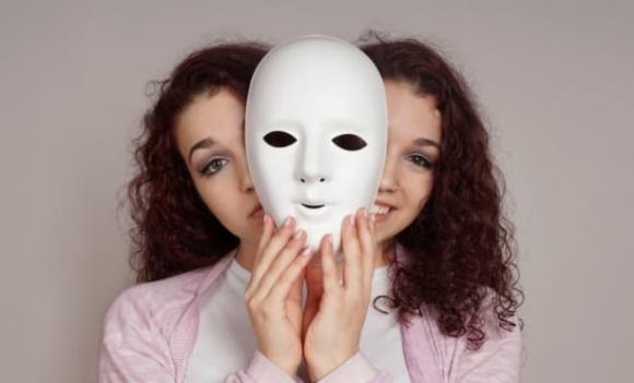  8 kiểu người đáng ghét nhất, kẻ ghen tị, nói dối, hay phàn nàn, nóng giận