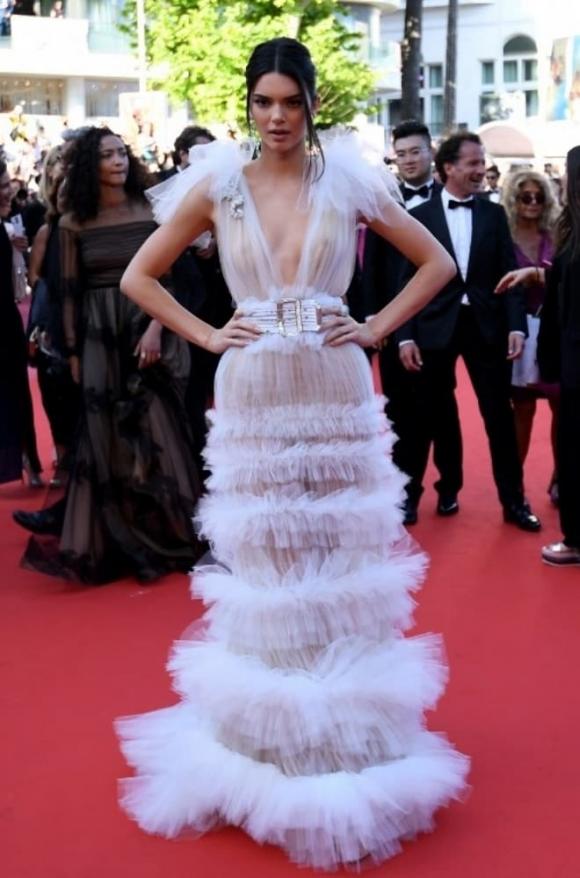 Kendall Jenner, siêu mẫu Hollywood, thân hình vạn người mê