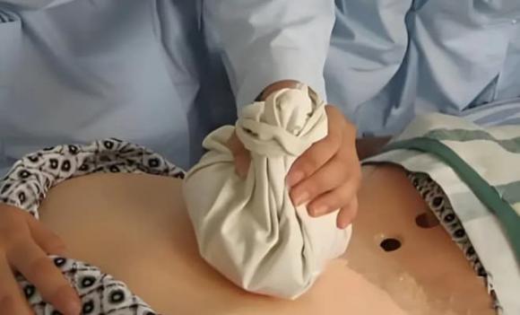muối, chườm muối vào rốn, tác dụng của muối