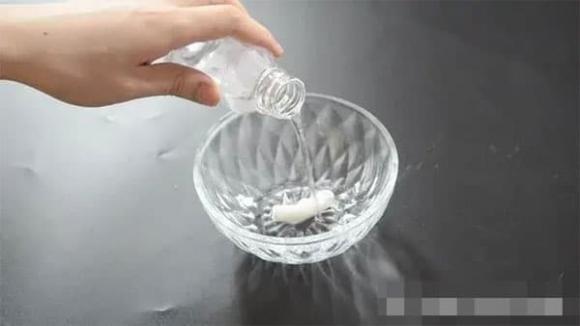 giày trắng, giặt giày, mẹo vặt gia đình