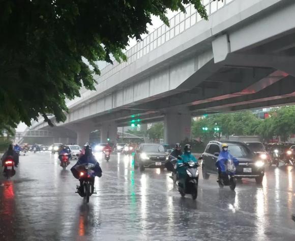 Cách phòng tránh giông sét, bảo vệ bản thân trong mùa mưa bão