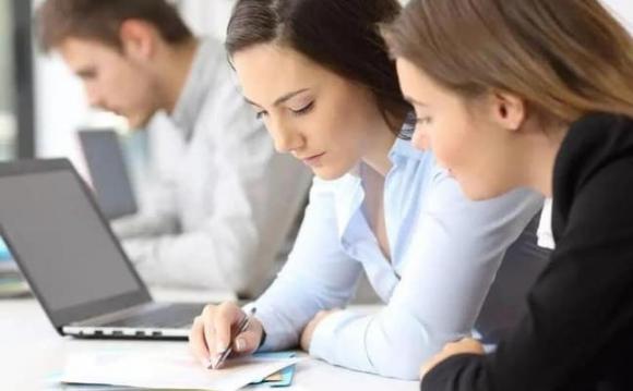 công sở, môi trường công sở, cách xin nghỉ ốm 
