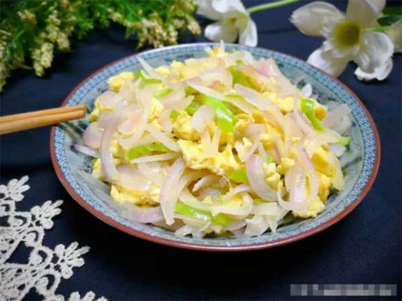 trứng xào, hành tây, món ngon mỗi ngày