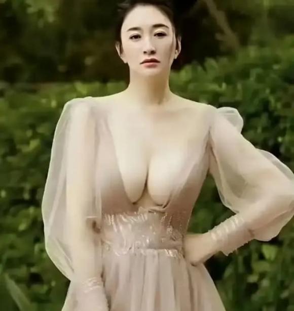 gu thẩm mỹ, sự tự do ăn mặc, trang phục táo bạo của sao nổi tiếng