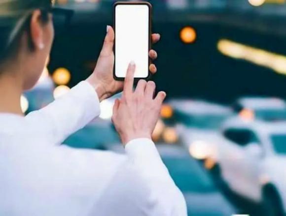 tiêu dùng ngược, tiêu dùng truyền thống, đặc điểm của tiêu dùng ngược