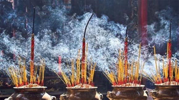 thắp hương bàn thờ, thắp hương buổi tối, thắp hương giờ nào tốt