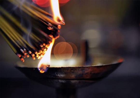 thắp hương bàn thờ, thắp hương buổi tối, thắp hương giờ nào tốt