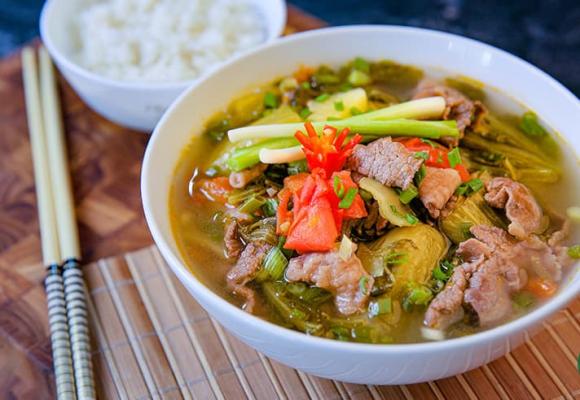 Canh chua, Canh dưa chua thịt bò, Canh dứa chua nấu mọc