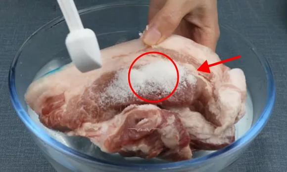 rã đông thịt, cách rã đông thịt nhanh, rã đông thịt bằng nước muối và giấm