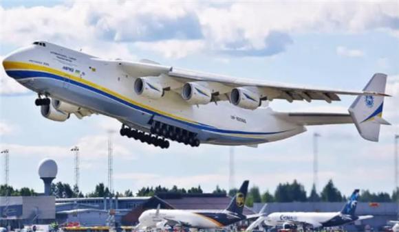 Máy bay quân sự An-225