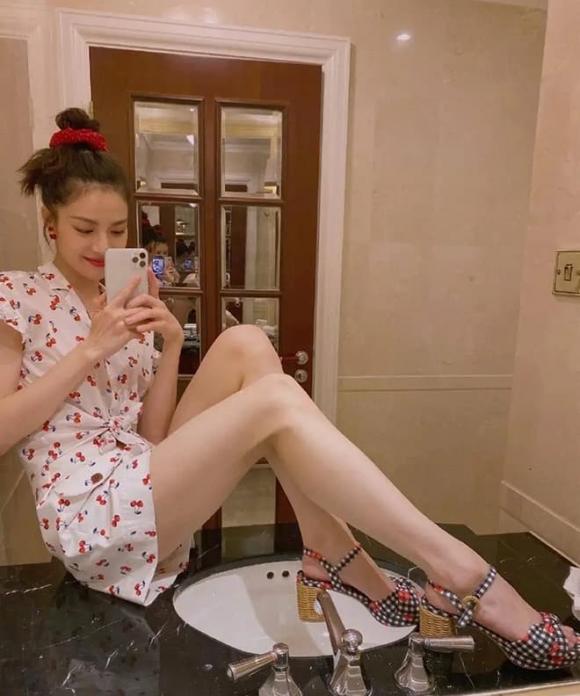 Nữ hoàng chân dài, sao Hoa ngữ,Dương Mịch, Địch Lệ Nhiệt Ba, Quan Hiểu Đồng, Chung Sở Hy