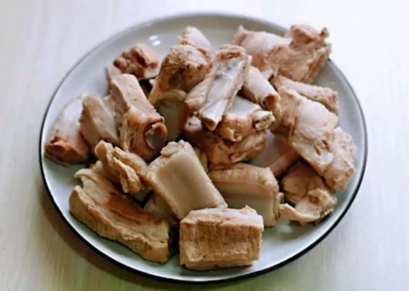 Sườn heo, món ngon từ sườn heo, mẹo chần sườn heo