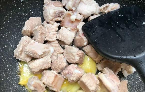 Sườn heo, món ngon từ sườn heo, mẹo chần sườn heo