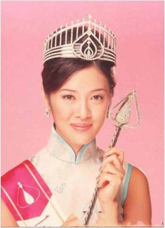 Hướng Hải Lam, Thành Long, độc thân ở tuổi 49, khối tài sản khủng, sao Hong Kong