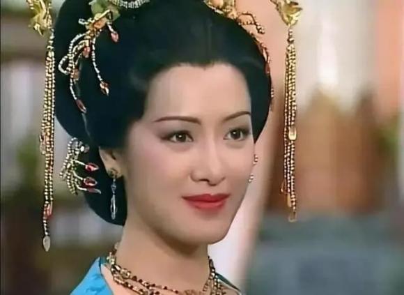 Hướng Hải Lam, Thành Long, độc thân ở tuổi 49, khối tài sản khủng, sao Hong Kong