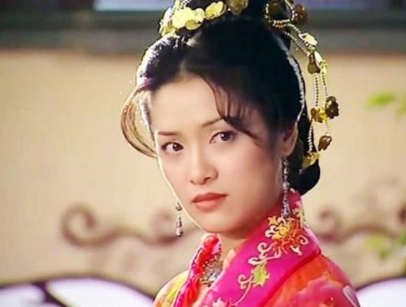 Hướng Hải Lam, Thành Long, độc thân ở tuổi 49, khối tài sản khủng, sao Hong Kong
