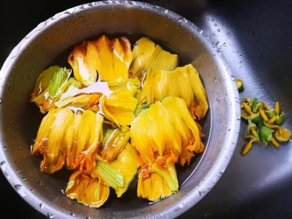 hoa bí ngô, cách chế biến hoa bí ngô, chế biến hoa bí ngô đúng cách
