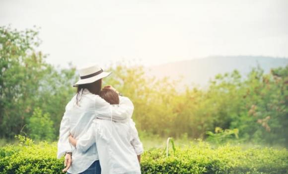 điểm yếu khi giao tiếp, chọn phe, lộ cảm xúc, nói lời thật lòng, hay tranh cãi