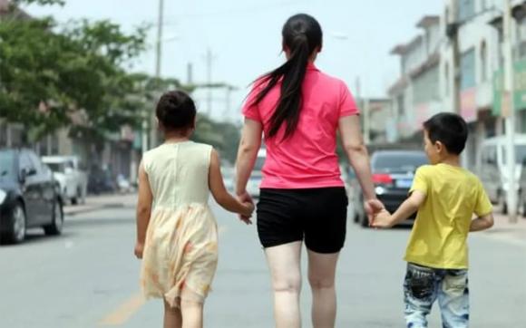 sinh con, nghèo khổ