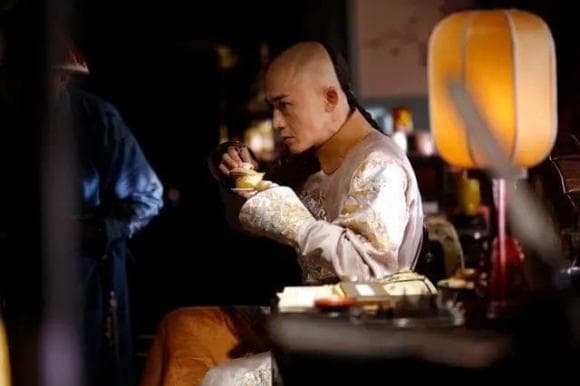 câu chuyện thời xưa, câu chuyện thú vị trong cung, Hoàng Đế xúc miệng buổi sáng