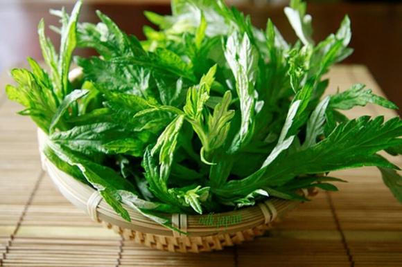 ngải cứu hầm gà, canh gà hầm ngải cứu, món ăn bổ máu