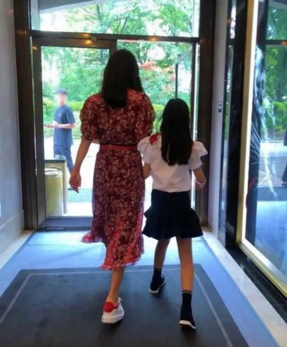  Kim Hee Sun, con gái  Kim Hee Sun, phẫu thuật thẩm mỹ, Park Yeon Ah