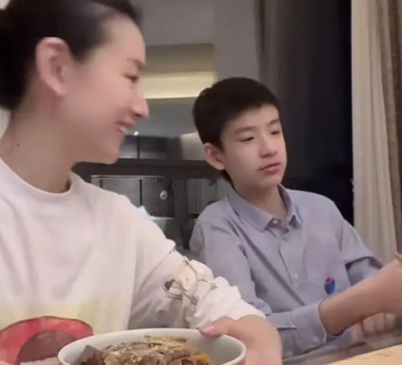 con trai Đổng Khiết, Đỉnh Đỉnh, sao Hoa ngữ