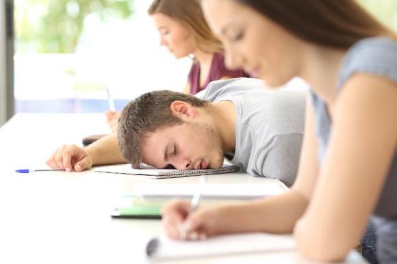 học sinh giỏi, năng lượng cao, học sinh giỏi không buồn ngủ