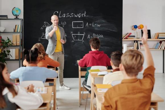 học sinh giỏi, năng lượng cao, học sinh giỏi không buồn ngủ