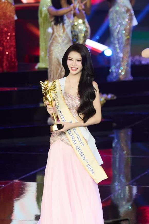 á hậu Tường San, Miss Queen International, sao Việt