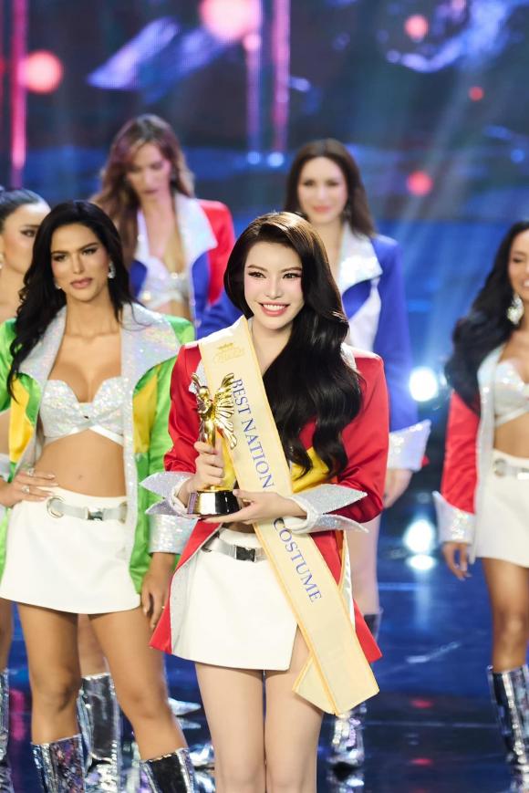 á hậu Tường San, Miss Queen International, sao Việt