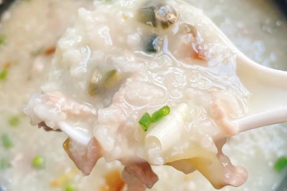 nấu cháo, mẹo nấu cháo sánh mịn, nước nấu cháo, dùng nước sôi hay nước lạnh để nấu cháo