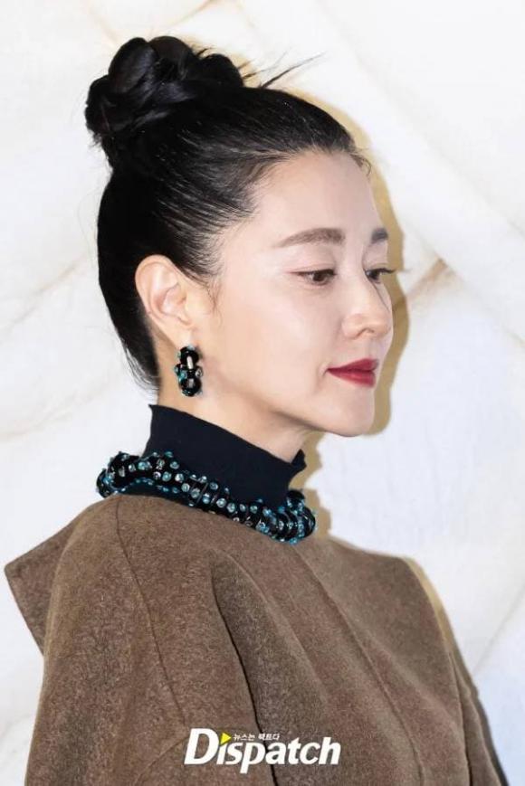 lee young ae, váy cape, sao hàn 