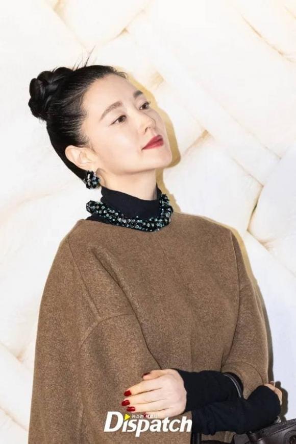 lee young ae, váy cape, sao hàn 