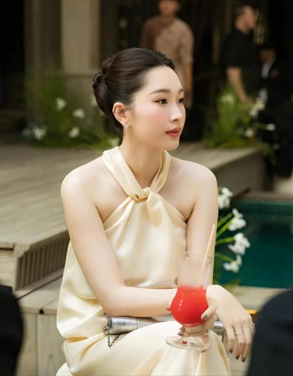 hoa hậu Đặng Thu Thảo, sao Việt