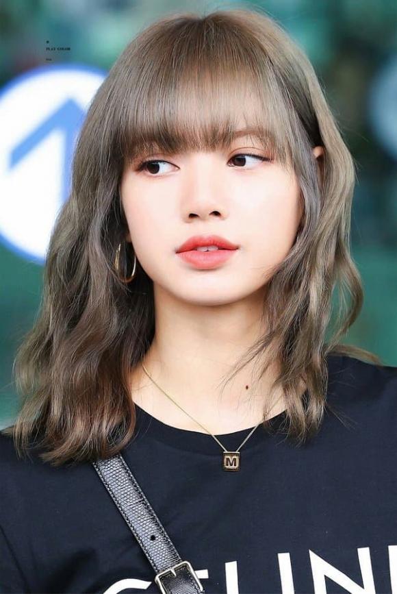  Lisa, BLACKPINK, da trắng