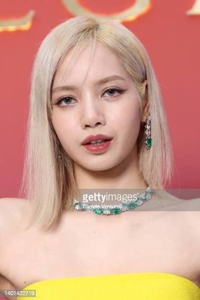  Lisa, BLACKPINK, da trắng