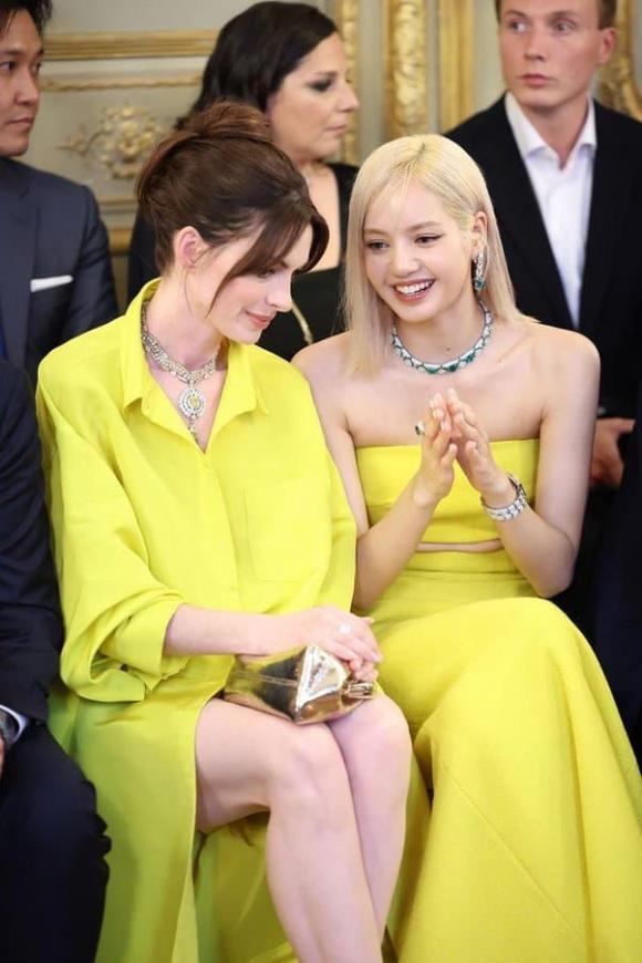  Lisa, BLACKPINK, da trắng