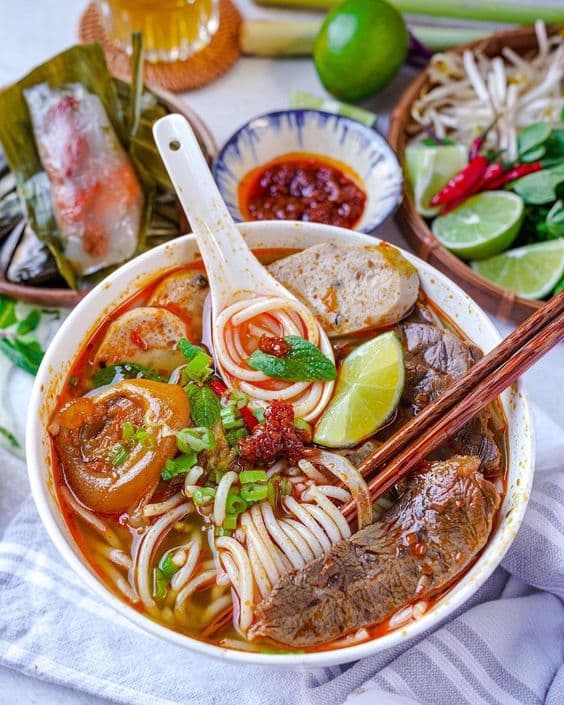 món ăn ngon nhất việt nam, khách quốc tế thích ăn gì, món ngon 