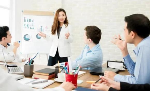 6 ngành học ít triển vọng tại đại học, thất nghiệp, Quản trị kinh doanh, Thương mại điện tử, Quản trị du lịch