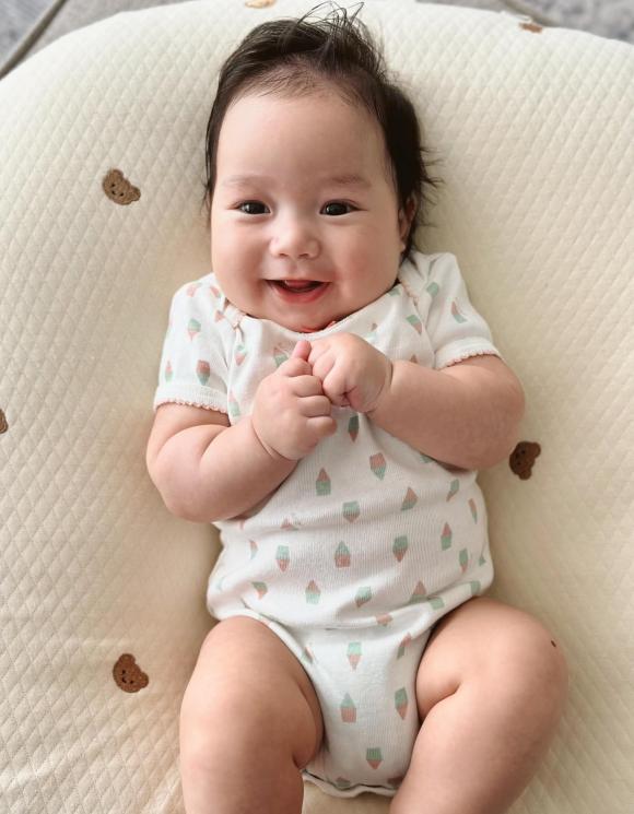 Hà Anh, siêu mẫu Hà Anh, sao Việt 