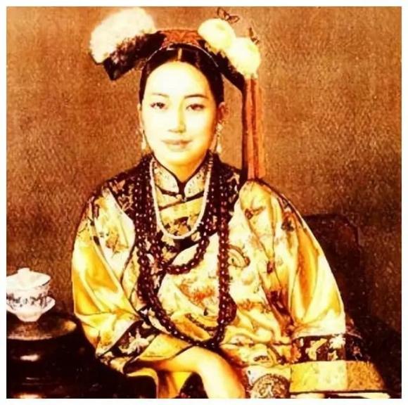 Từ Hi thái hậu, cô cung, tử cấm thành