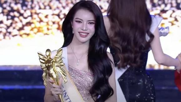 Tường San, sao Việt 
