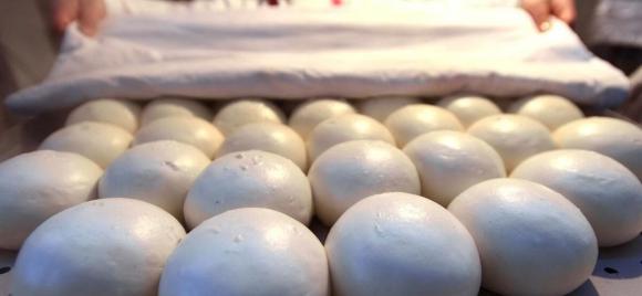 phân biệt các loại bột mì,  bột mì có hàm lượng gluten cao,  bột mì có hàm lượng gluten thấp,  bột mì có hàm lượng gluten trung bình