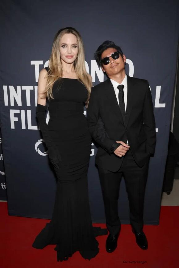 angelina jolie, các con của angelina jolie, sao hollywood 