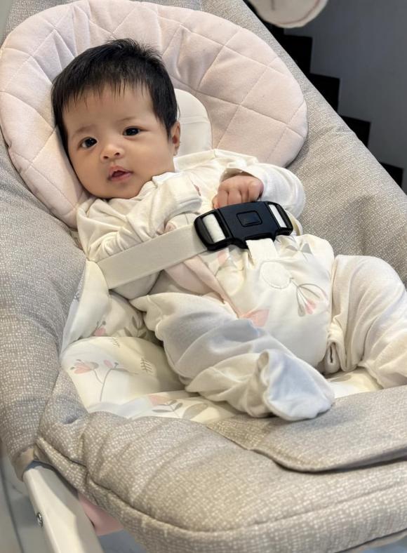 Hannie, Đông Nhi, sao Việt 