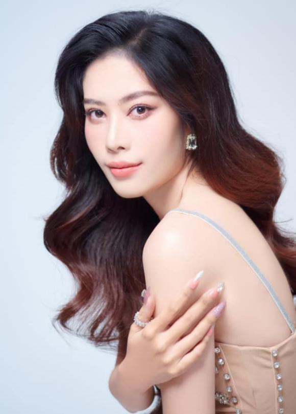 hoa khôi Nam Em, sao Việt
